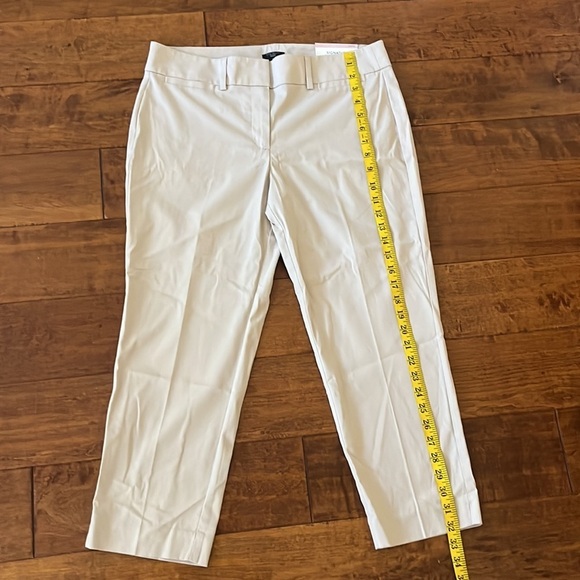 Ann Taylor Cream Stretched Crop Length - Picture 5 of 12